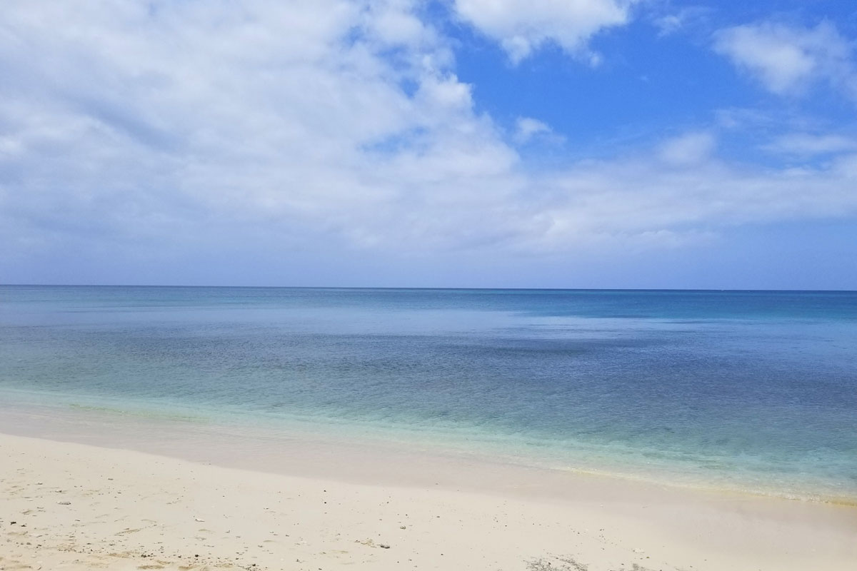 カギンミビーチの砂浜